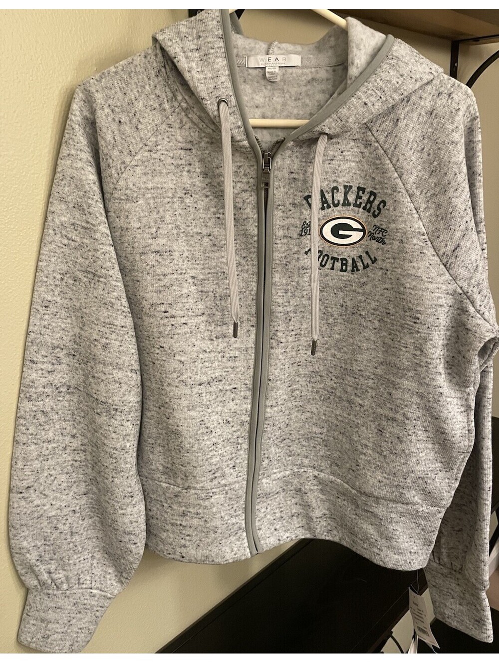 Women’s WEAR By Erin Andrews Green Bay Packers Hoodie Size XL Gray Cropped